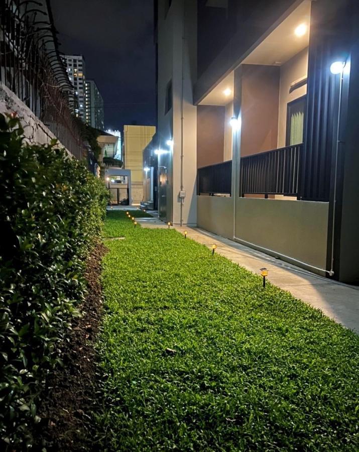 Re Riva Daire Bangkok Dış mekan fotoğraf