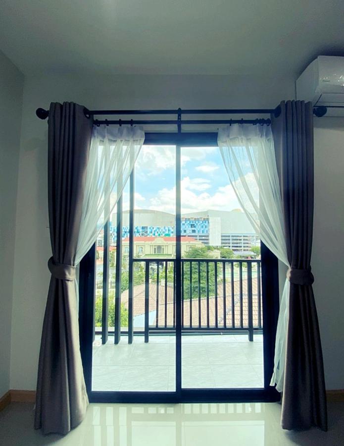 Re Riva Daire Bangkok Dış mekan fotoğraf